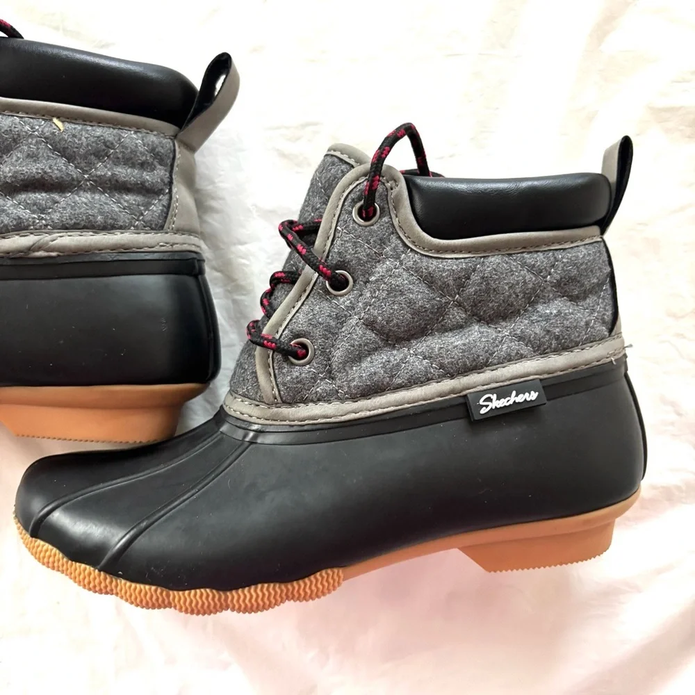 NWOT Skechers Arch Fit Pond Lil Puddles Boots Black Gray SZ 6 Y